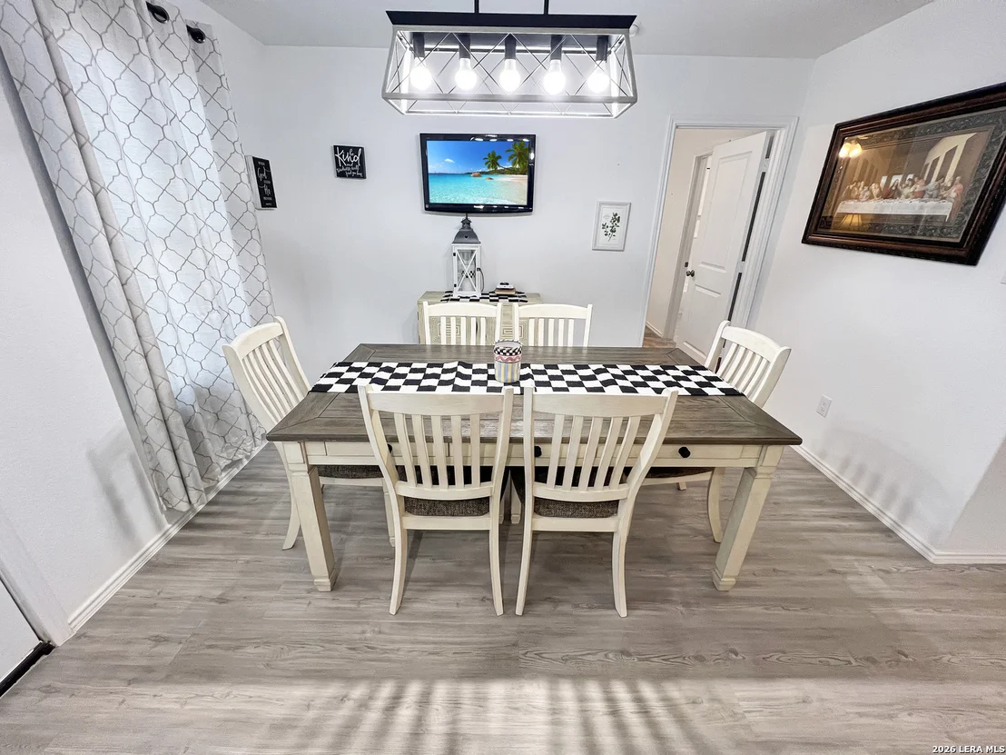 Photo of 1072 Shutter Way