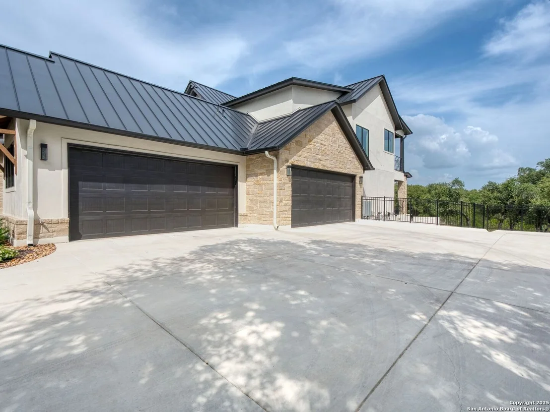 Photo of 207 River Bend