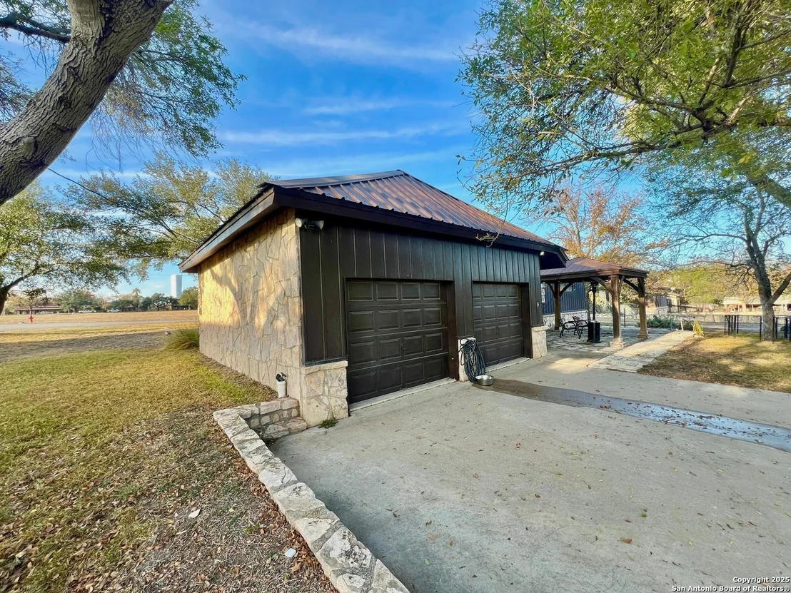Photo of 433 Fort Clark Rd