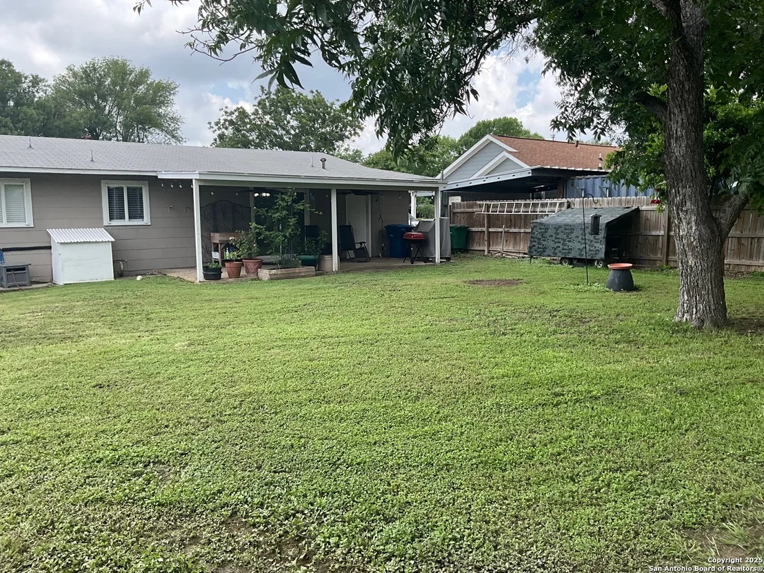 Photo of 403 Dawnview Ln
