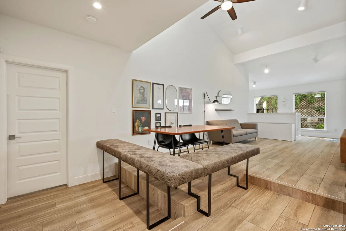 Photo of 3467 River Way