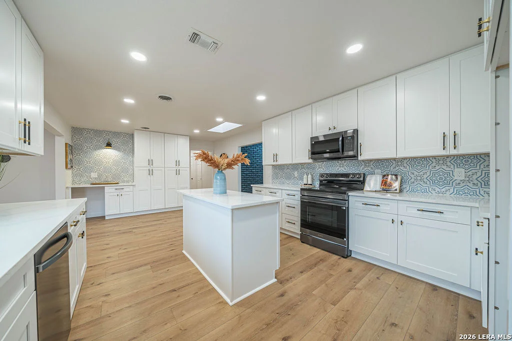 Photo of 355 Donella