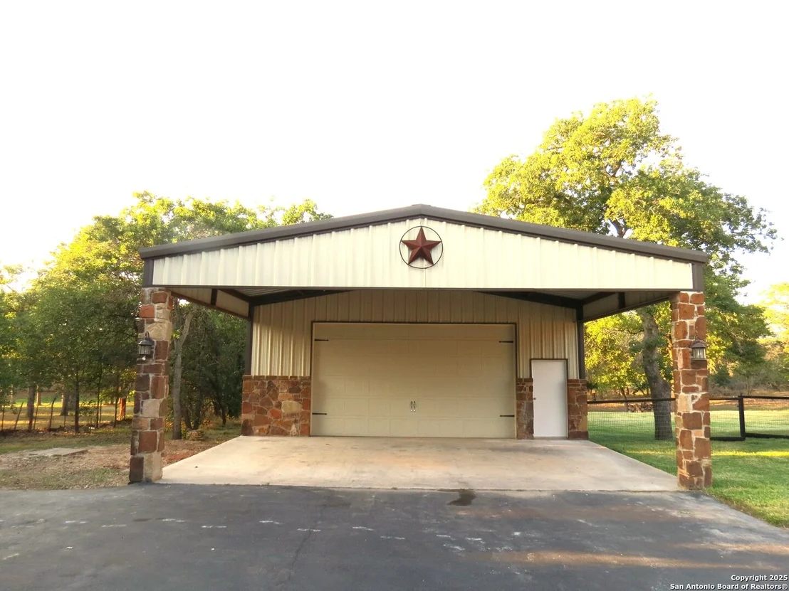 Photo of 592 Jacobs