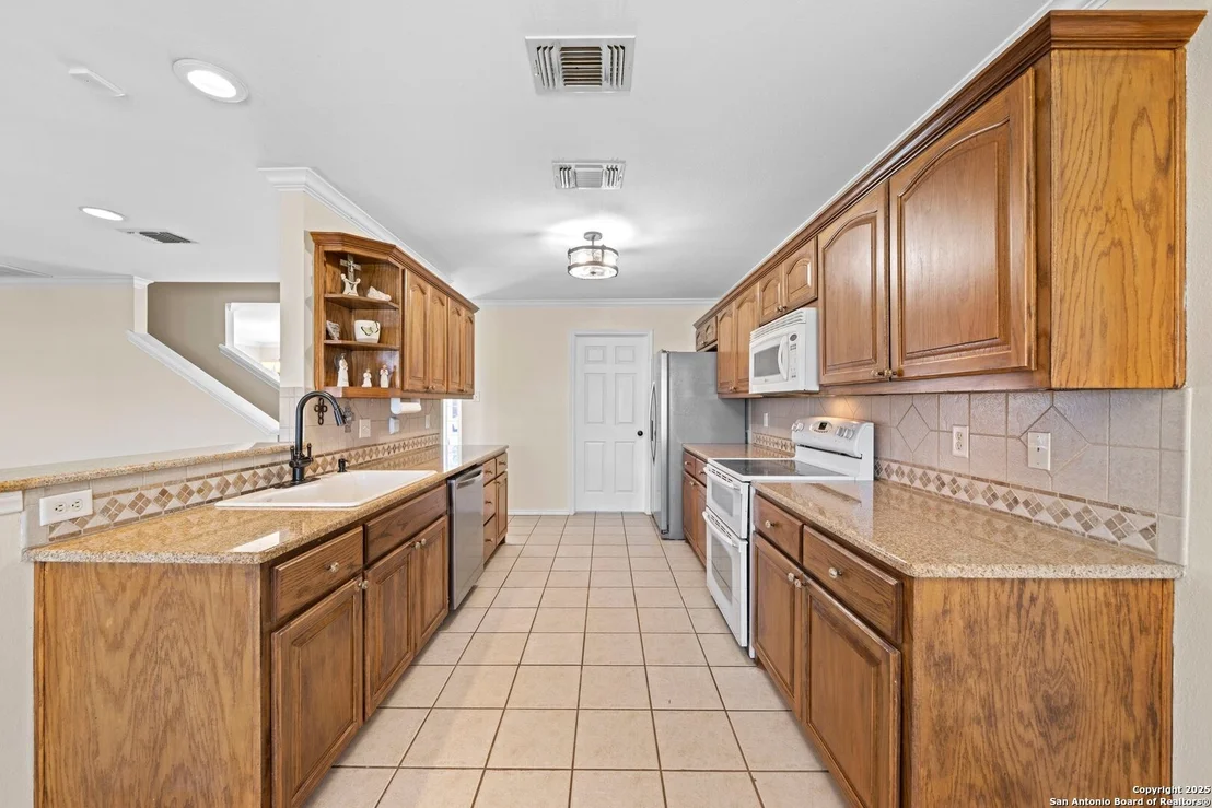 Photo of 5818 Lyndhurst Drive