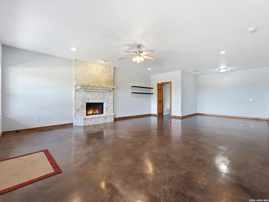 Photo of 412 Bear Springs Trl