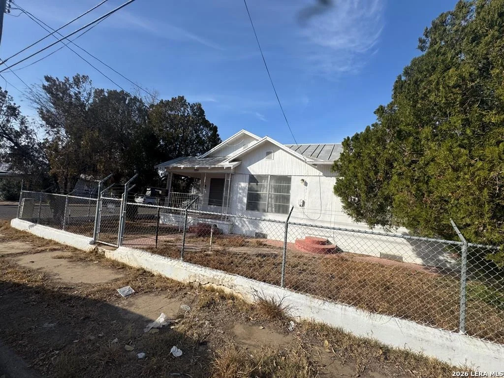 Photo of 1305 Bryan St