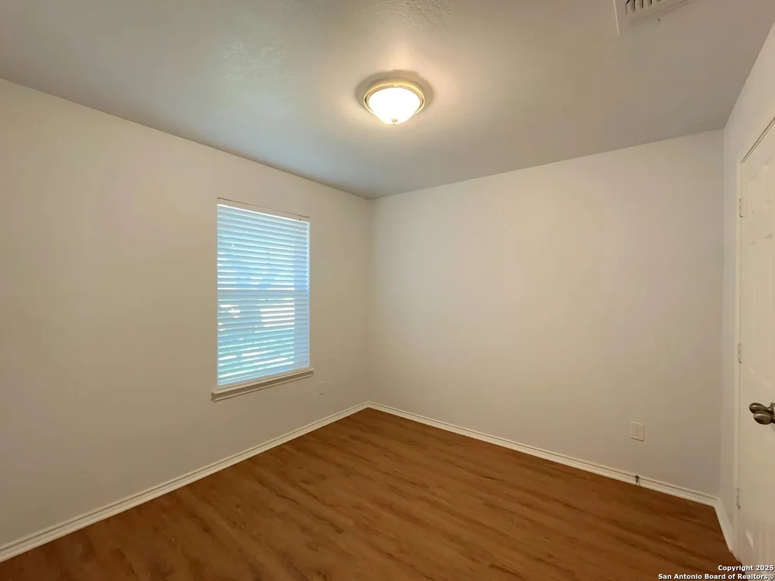 Photo of 4418 Semora Oak