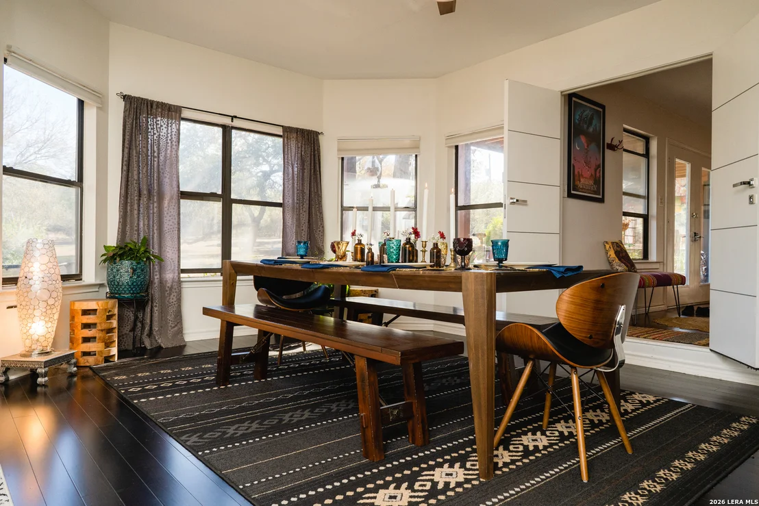 Photo of 810 Oakwood