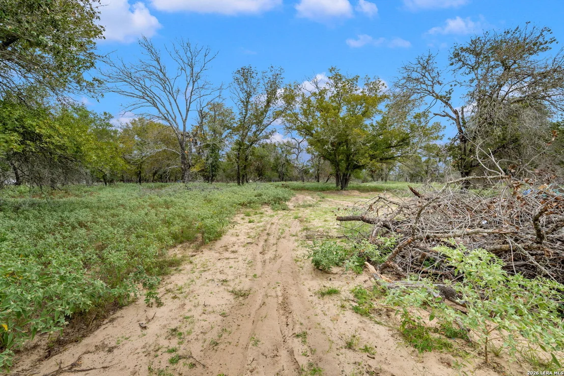 Photo of 1403 MEADOW GLN