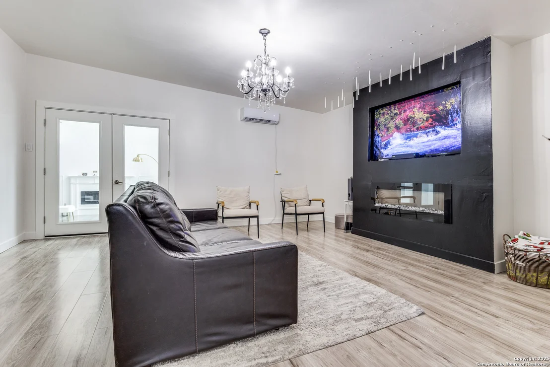 Photo of 1071 Hidden Valley