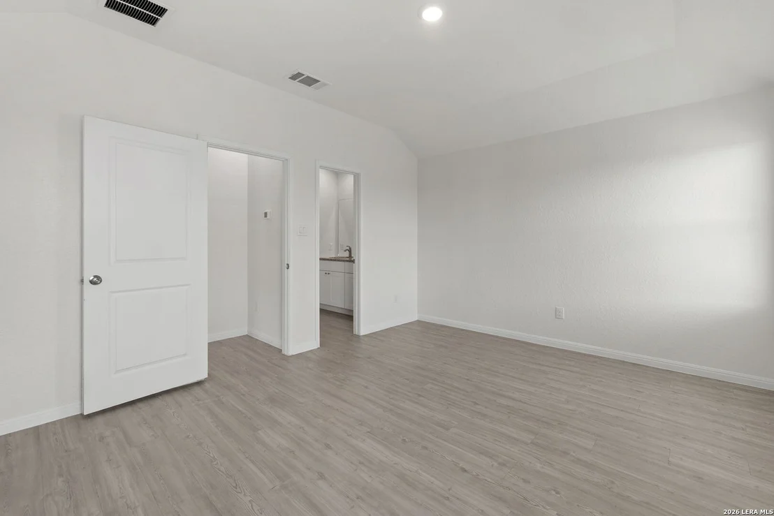 Photo of 105 OLYMPIC CV