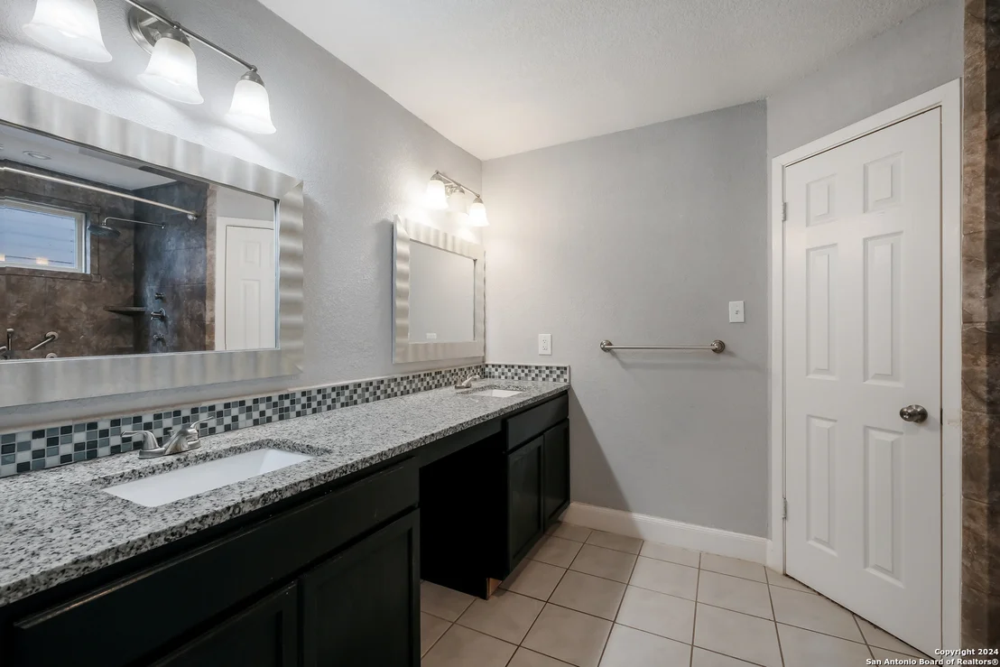 Photo of 2622 JOHNSON GRASS