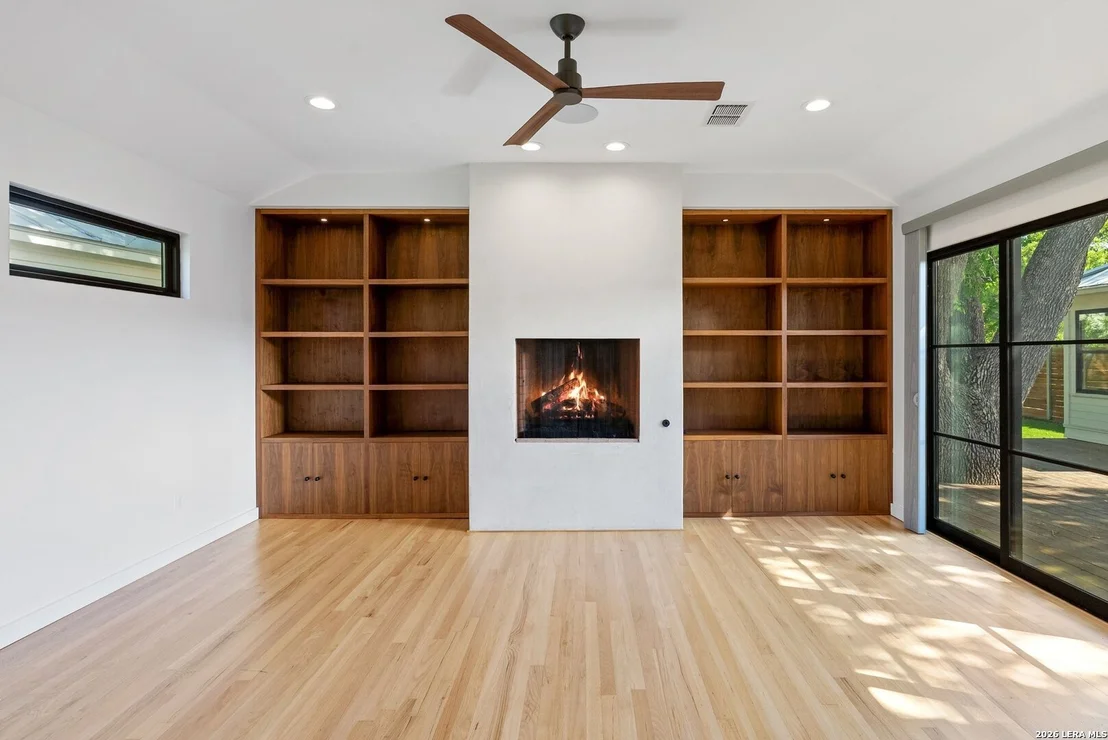 Photo of 1402 HUTTO RD