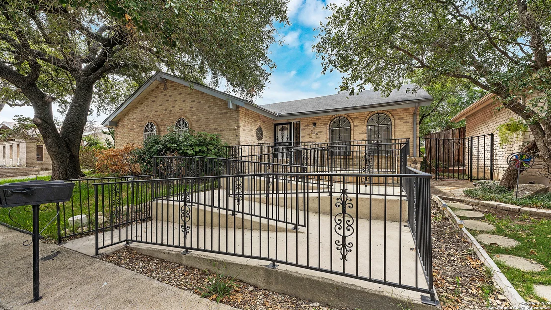 Photo of 350 FENWICK DR