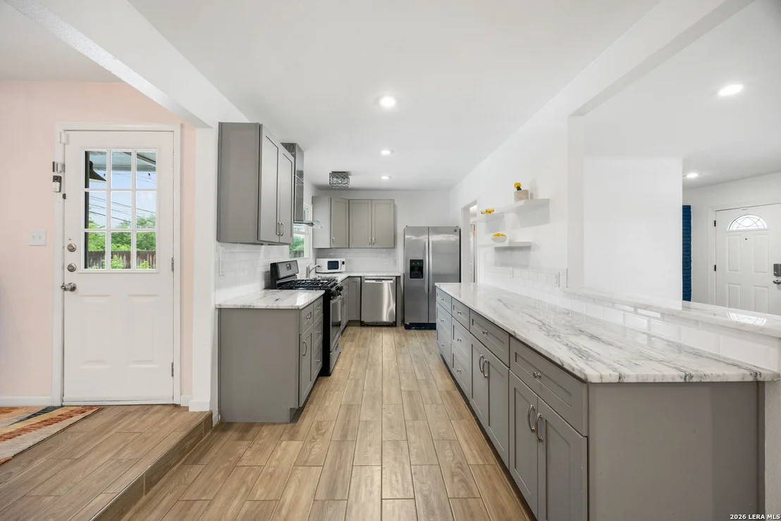 Photo of 359 REXFORD DR