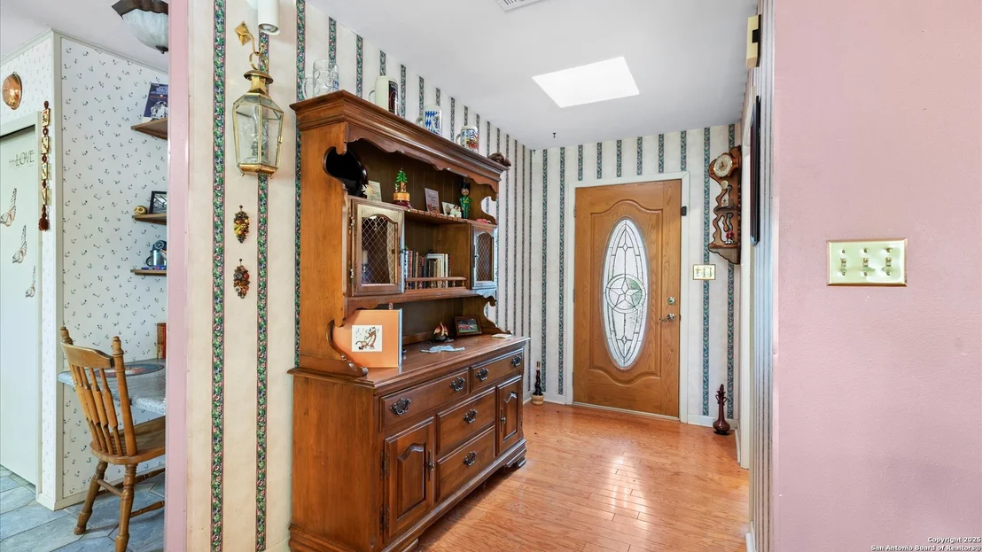 Photo of 949 Burges