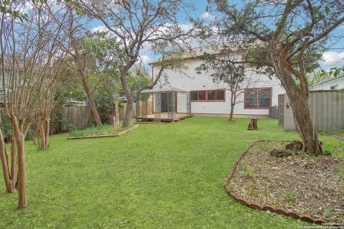Photo of 7611 Wood Bluff