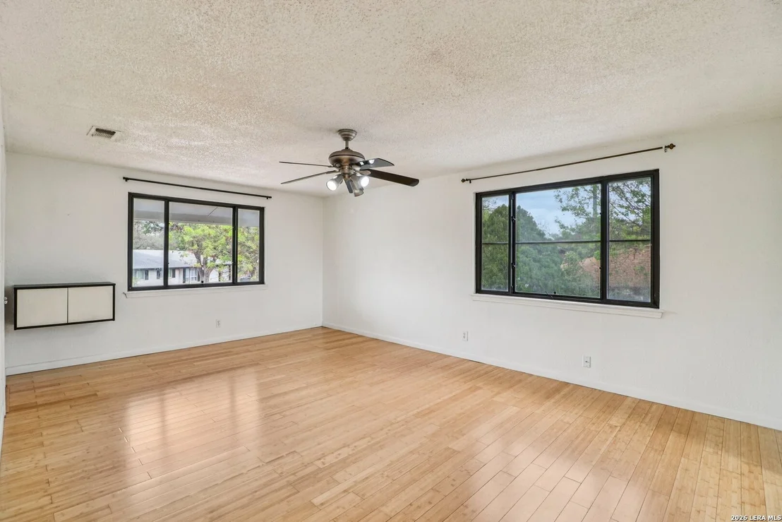 Photo of 302 WEATHERCOCK LN