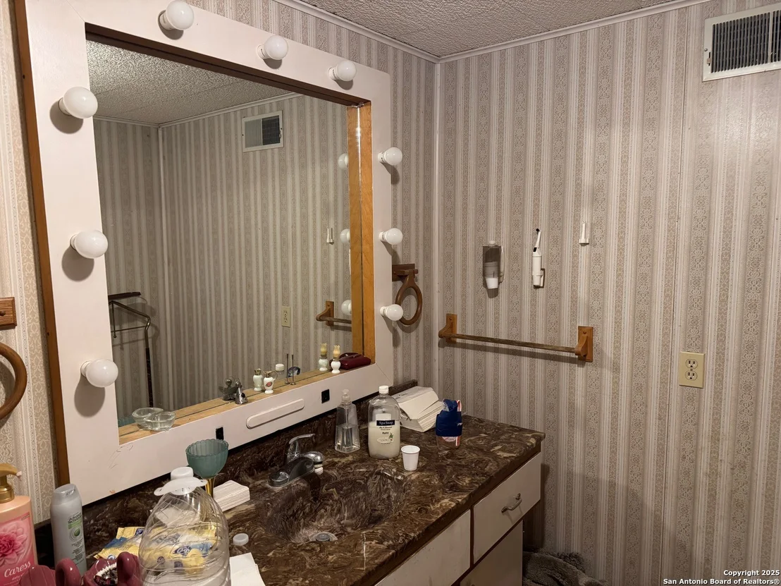 Photo of 347 Calle LA GLORIA
