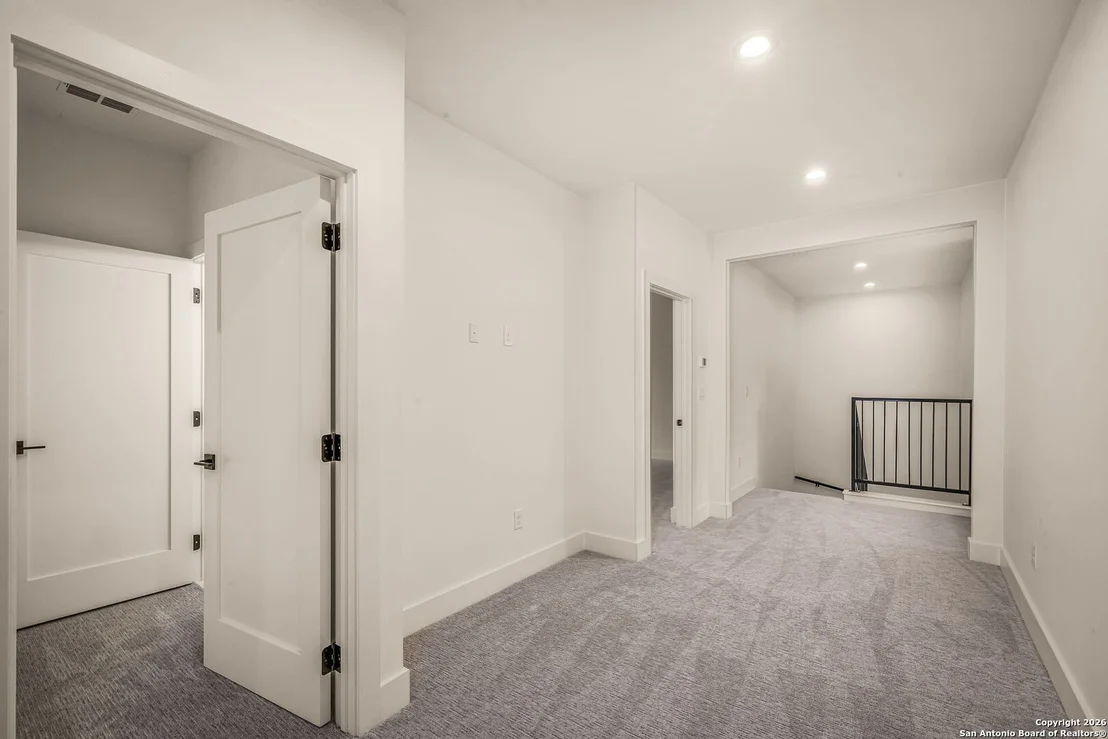 Photo of 1672 Hillcrest Forest