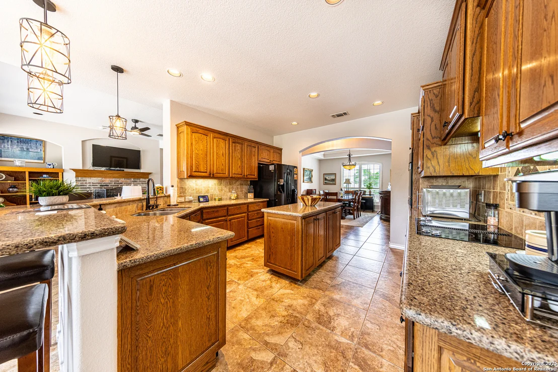 Photo of 2390 FRONTIER