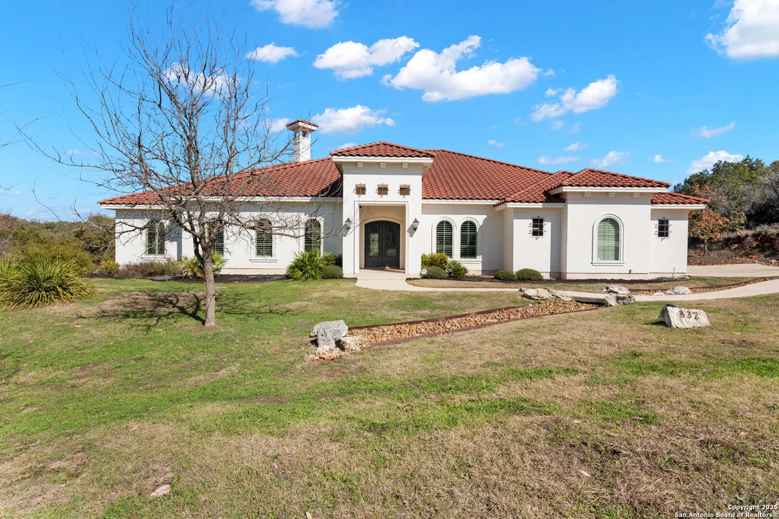 Photo of 832 oak bluff