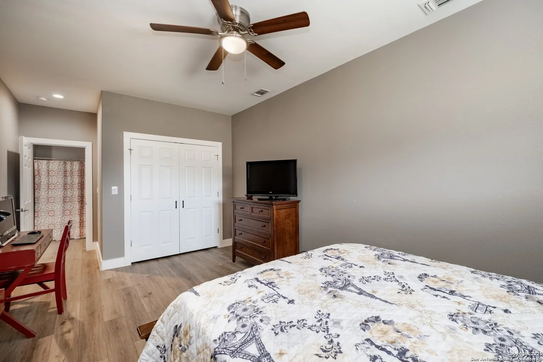 Photo of 233 N Fork