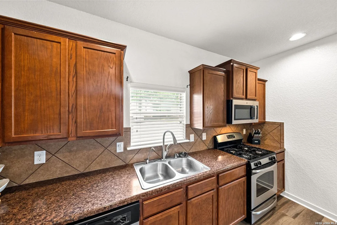 Photo of 6703 Karnes Leaf