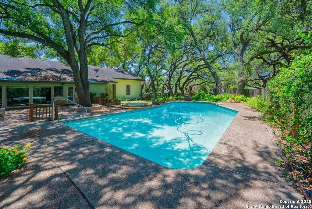 Photo of 52 Encino Loma
