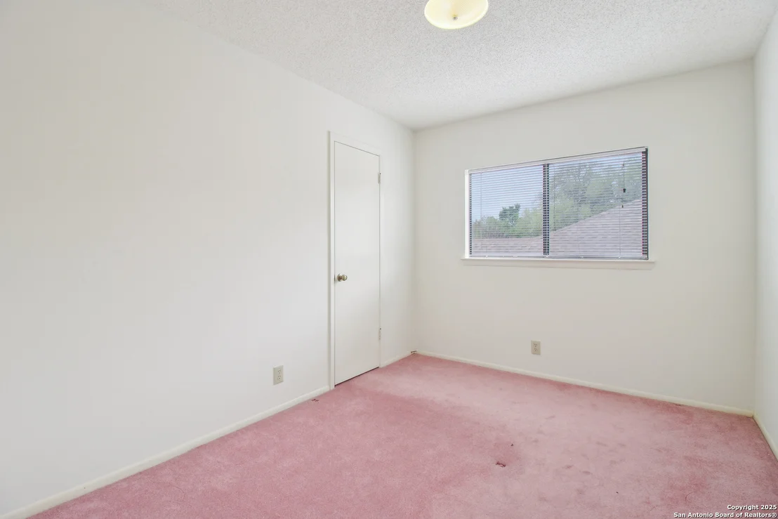 Photo of 7611 Wood Bluff