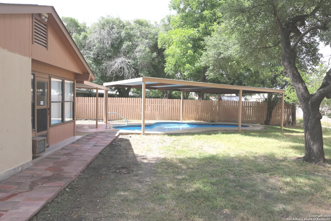 Photo of 5621 GALEWIND DR