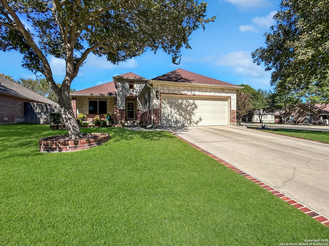 Photo of 1637 Circle Oak