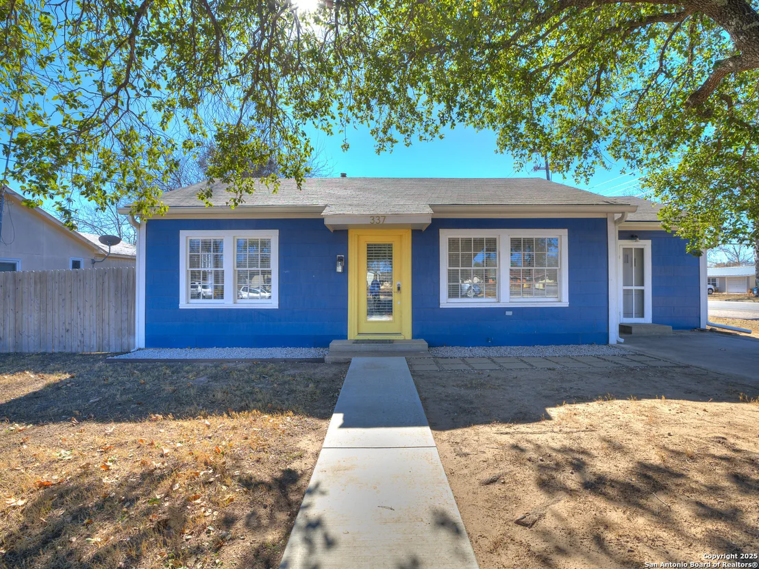 Photo of 337 W Hackberry St