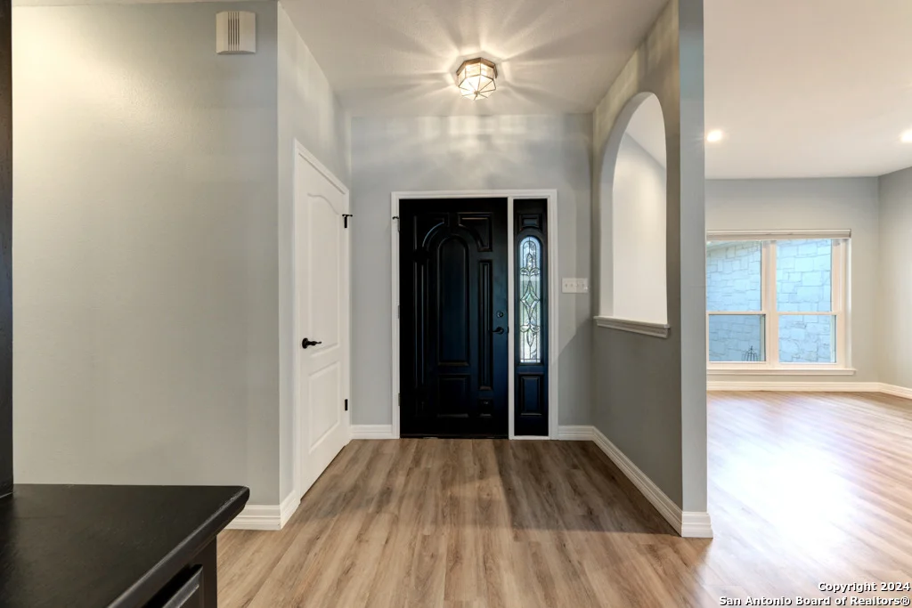 Photo of 172 LAKE FRONT DR