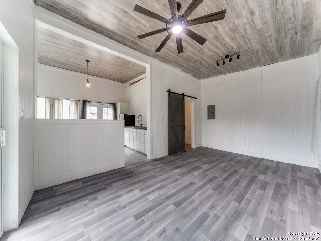 Photo of 651 RIVER VIEW DR