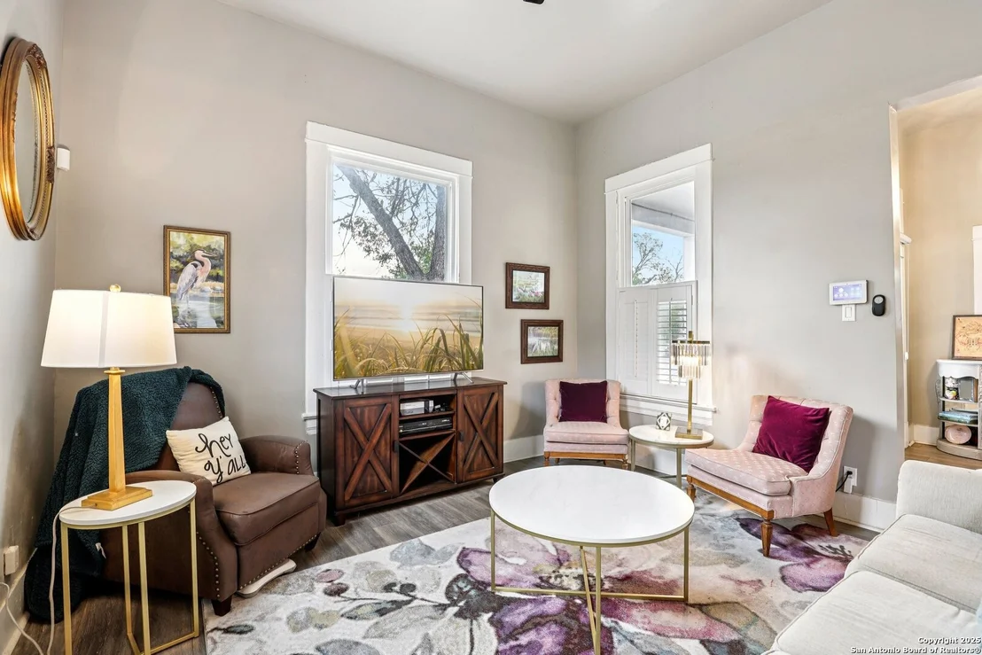 Photo of 721 Saint James