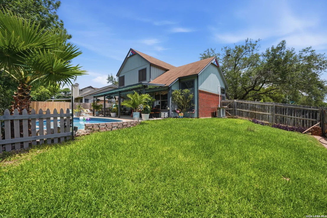 Photo of 302 HORNBEAN LN
