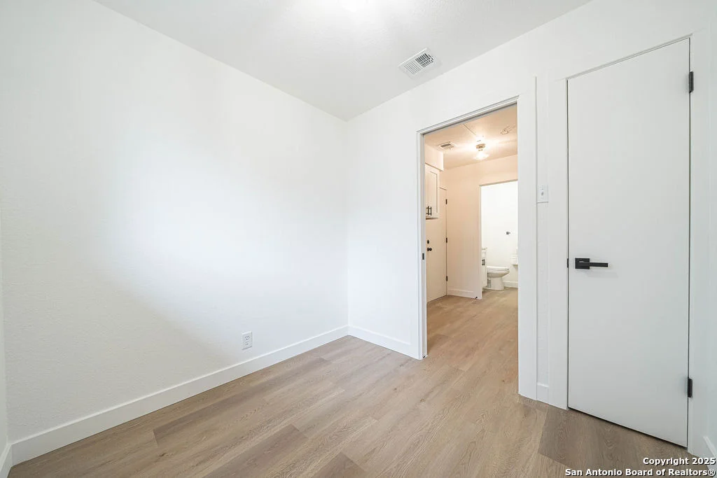 Photo of 6306 Lakewood