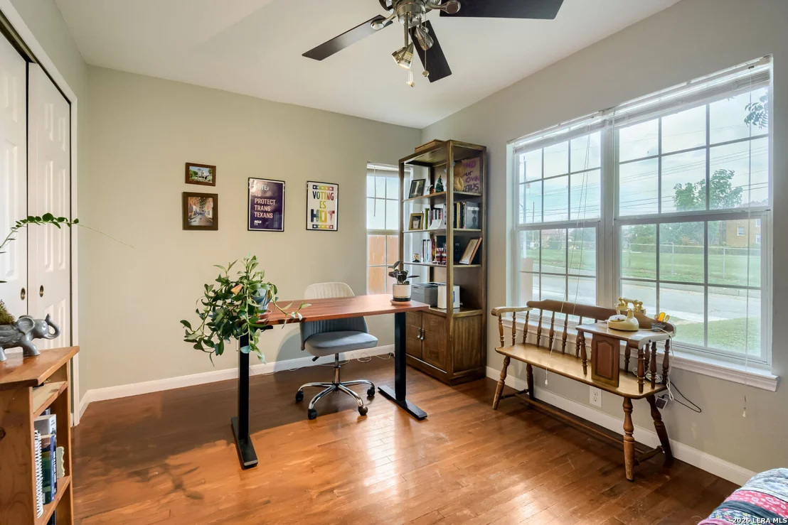 Photo of 527 Eleanor Ave