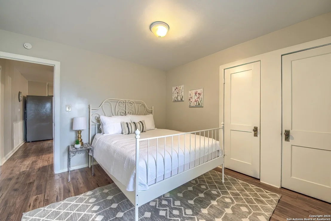 Photo of 1382 RIVER RD