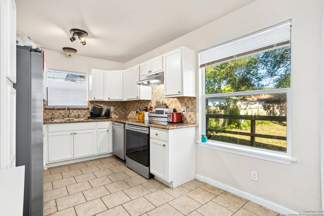 Photo of 425 W WRIGHT BLVD