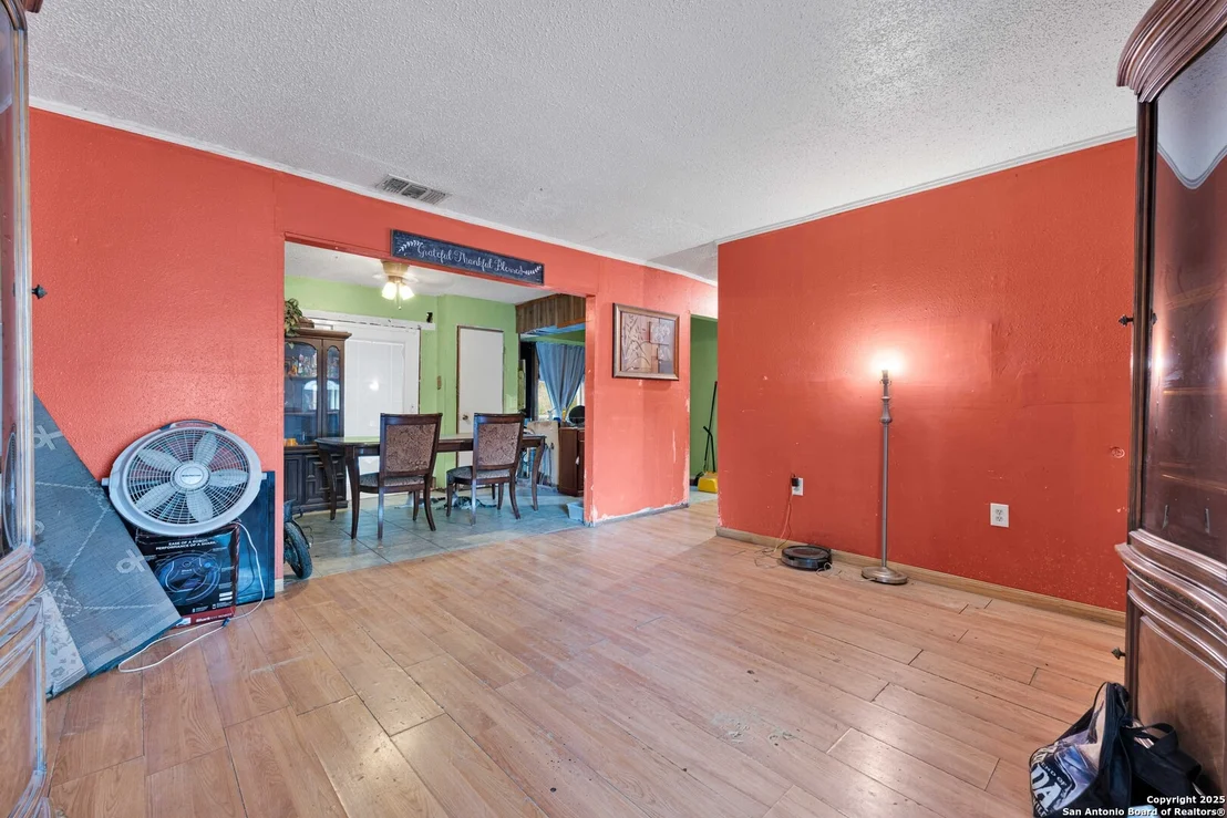 Photo of 6718 Pear Tree