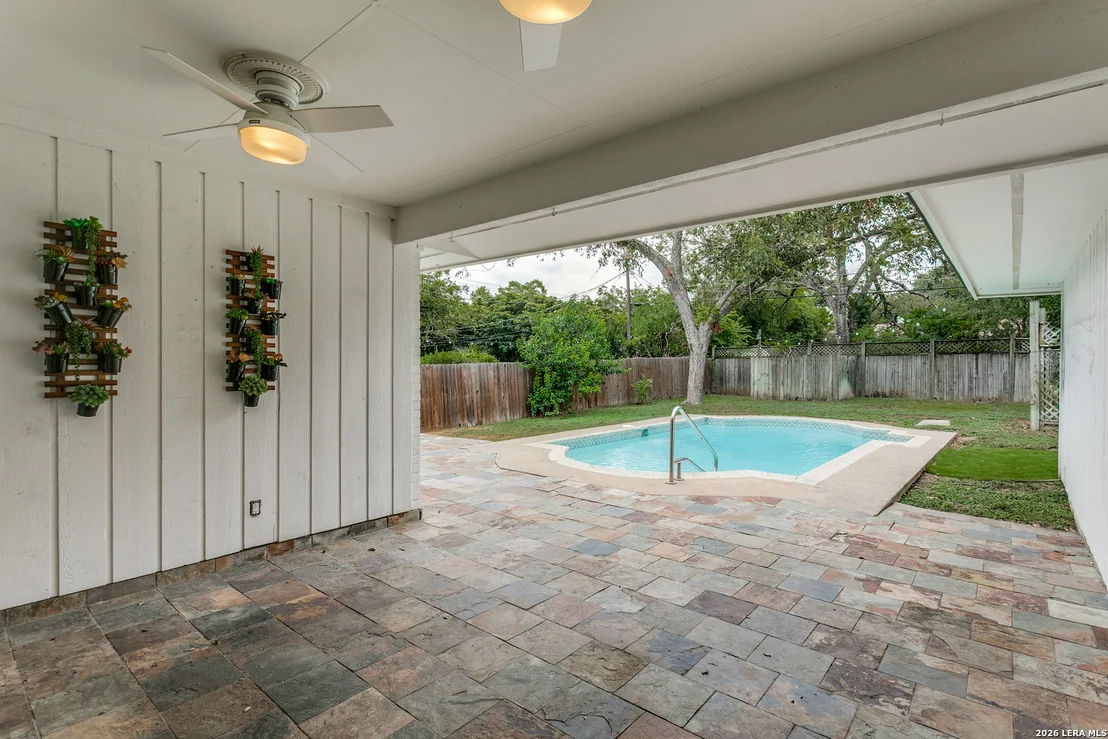 Photo of 538 OAKLEAF DR