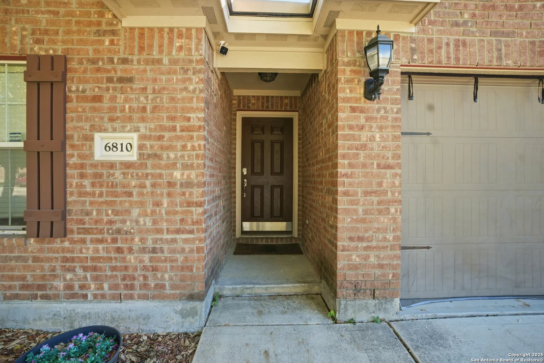 Photo of 6810 Luckey