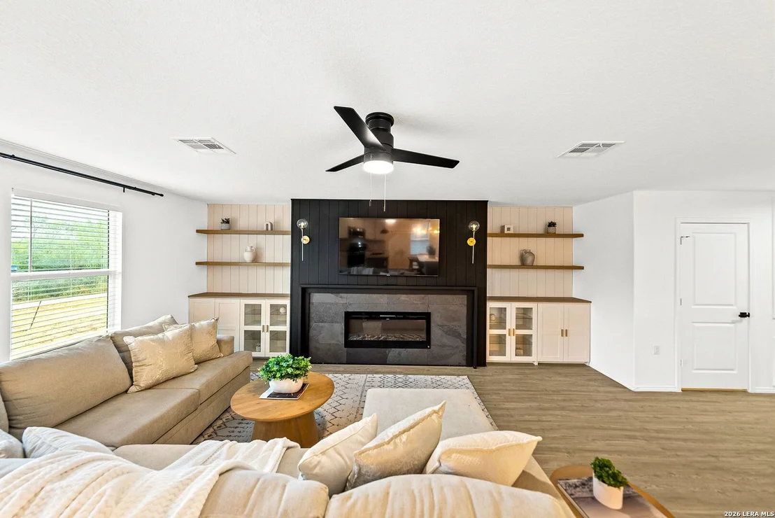 Photo of 822 COOK BND