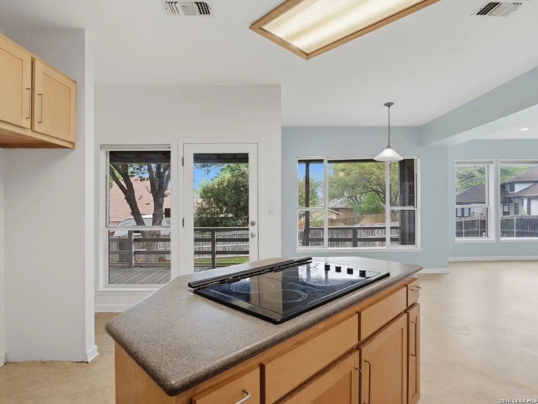 Photo of 968 Queens Dr.
