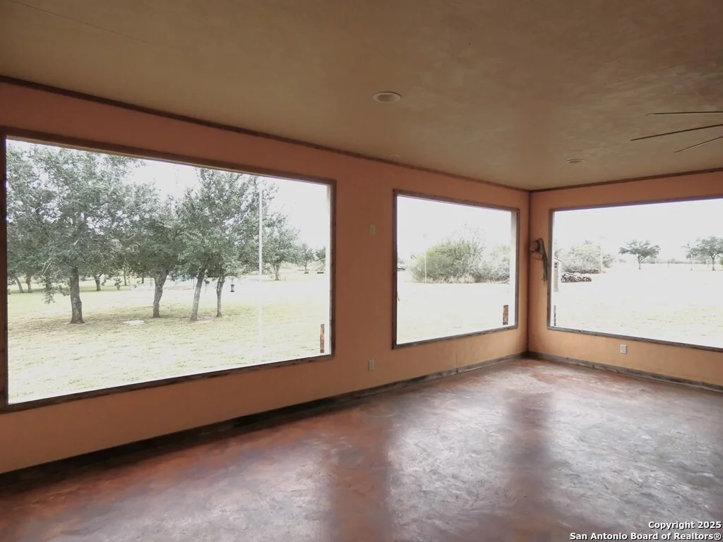 Photo of 283 Live Oak Rd