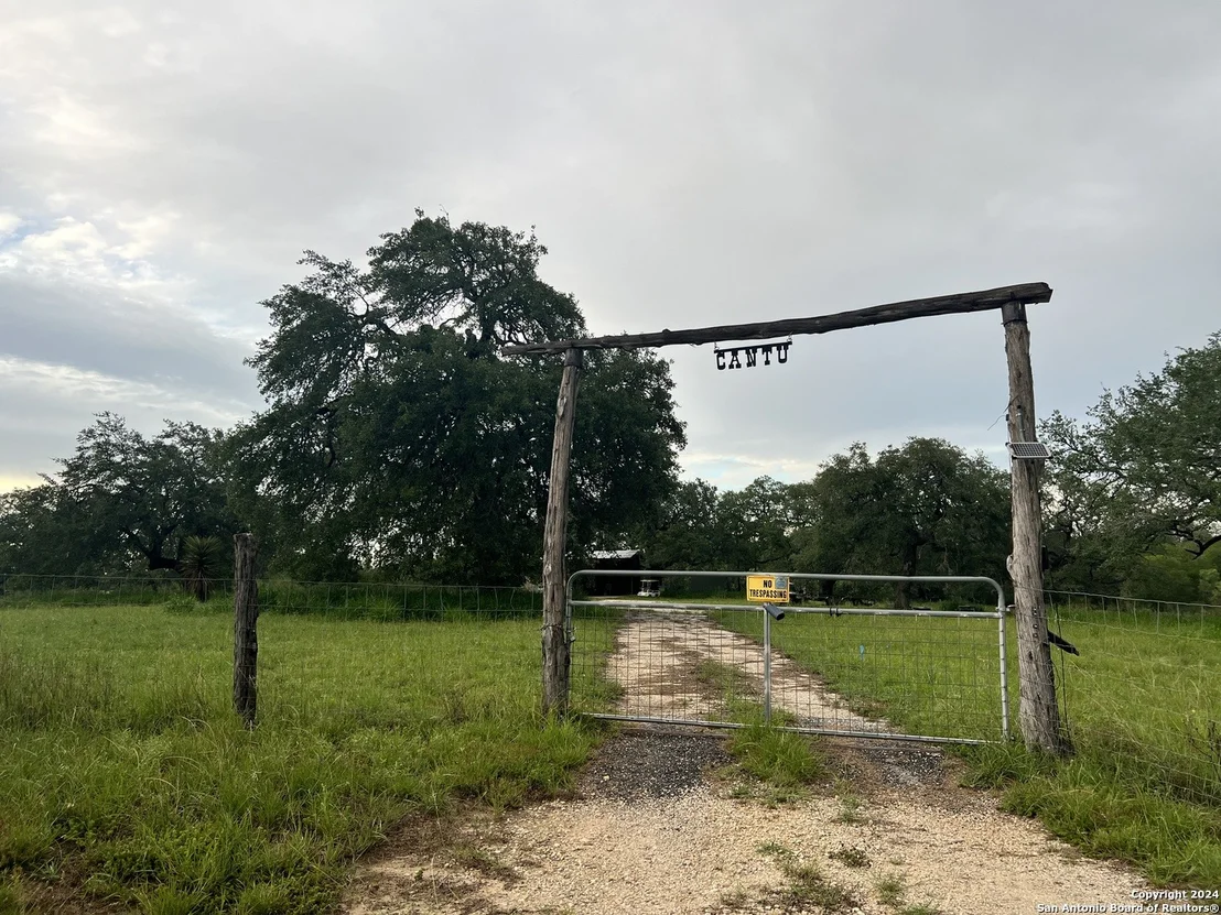 Photo of 290 River Oaks