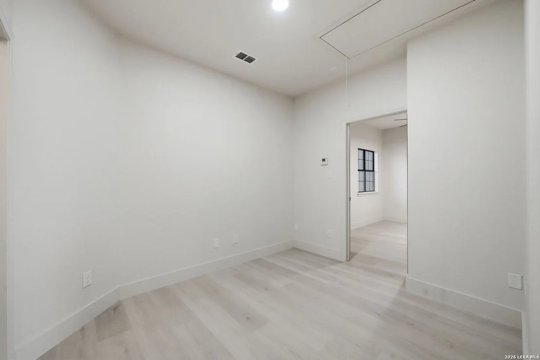 Photo of 150 LAKE VIEW DR
