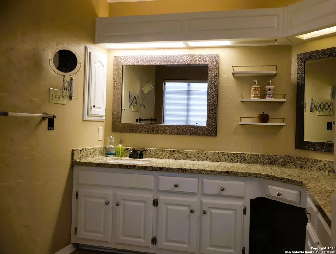 Photo of 3478 River Way